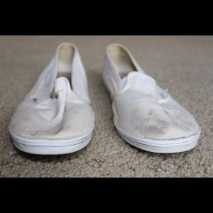 White slip on Vans